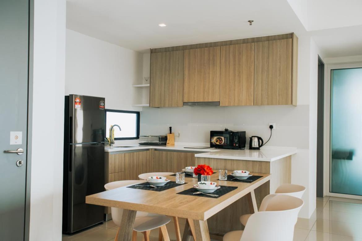 The Pine, 3Br Seaview By Wstay @ Tropicana 218 Macalister George Town Exterior photo